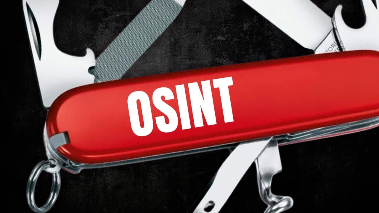 Bruno Fraga apresentando ferramentas de OSINT na tela do computador com mapa mental de categorias de investigação digital